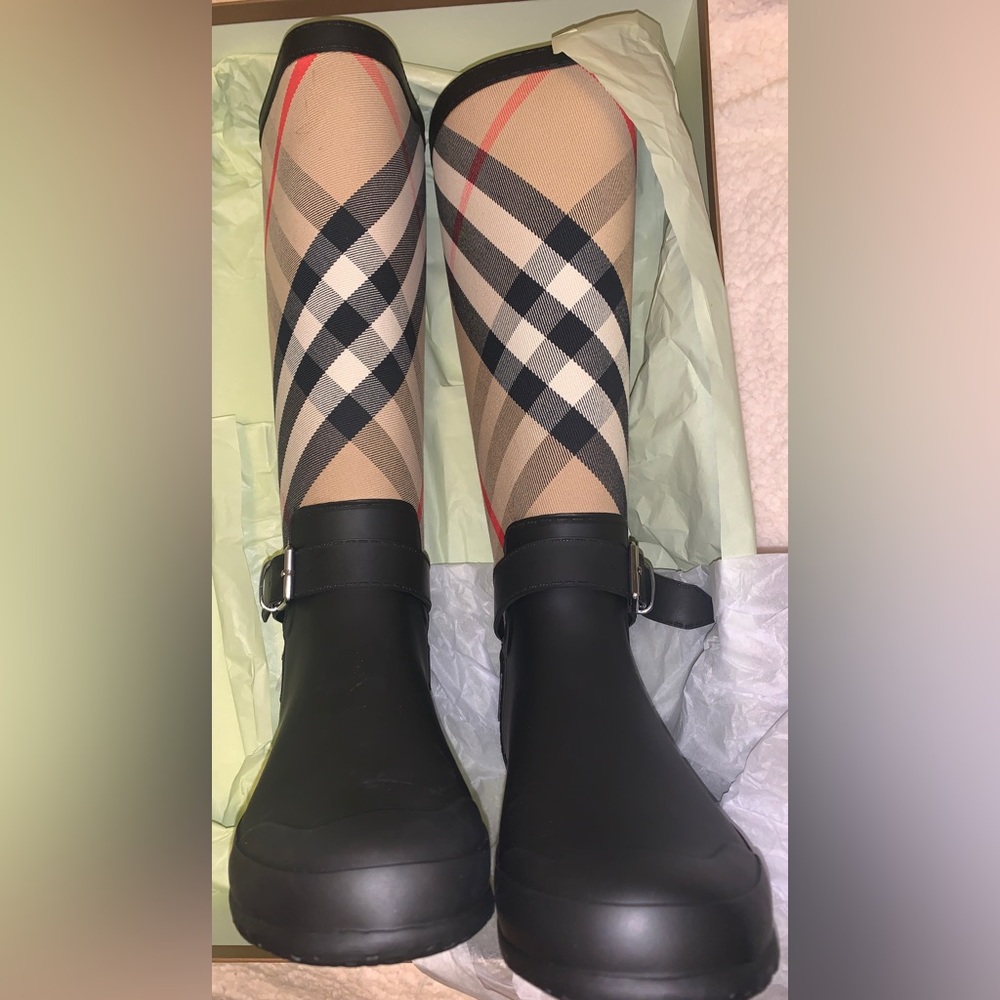 BURBERRY RAINBOOTS - Picture 2 of 8
